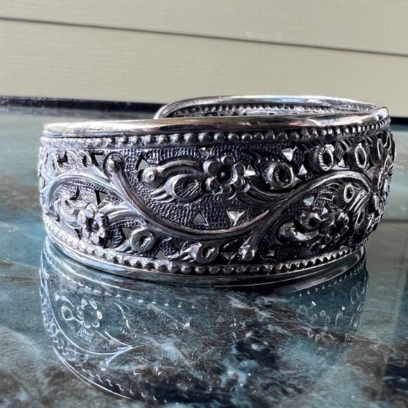 DS 925 Thailand Signed Solid Sterling Silver Etched Floral Cuff Bracelet - Picture 2 of 6